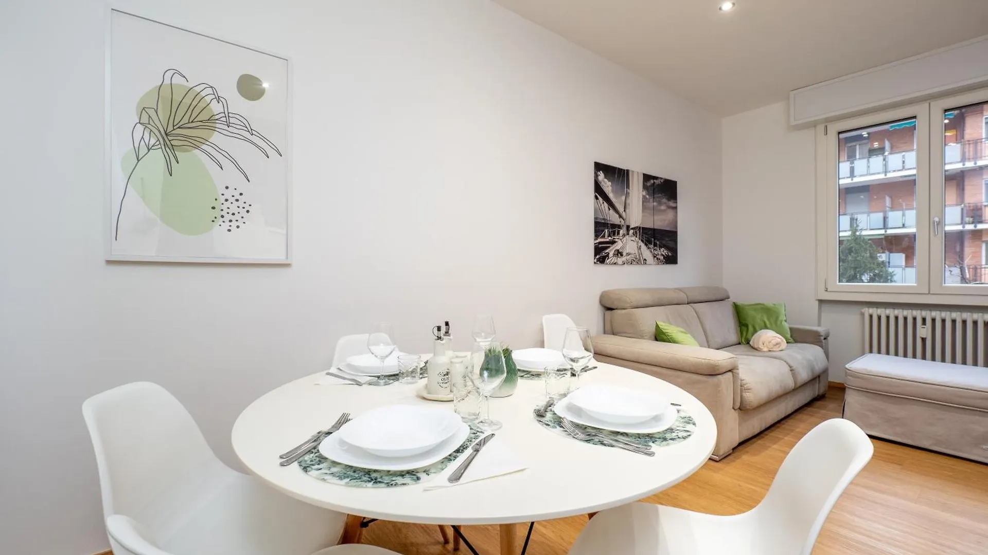 Milano 5 Guests - Modern Apt With Balcony
