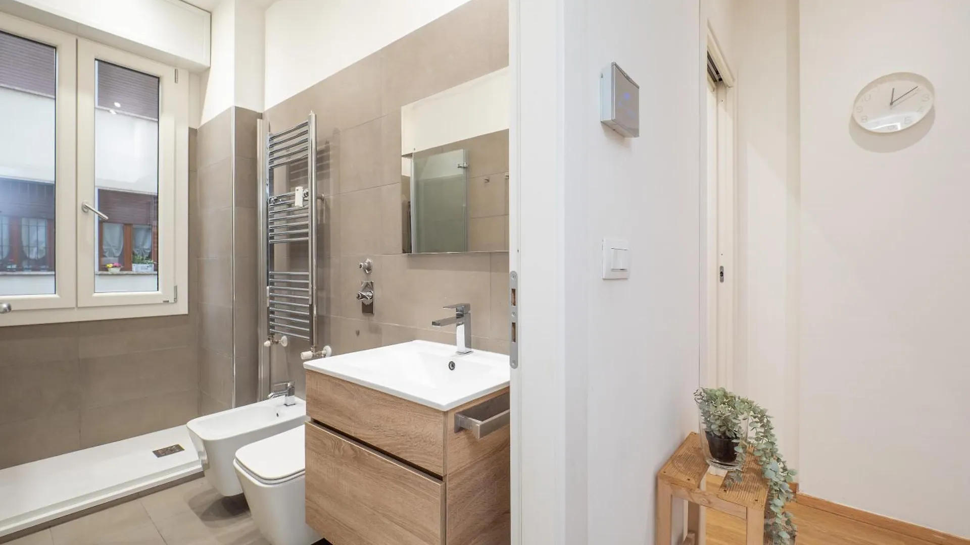 Apartment Milano 5 Guests - Modern Apt With Balcony