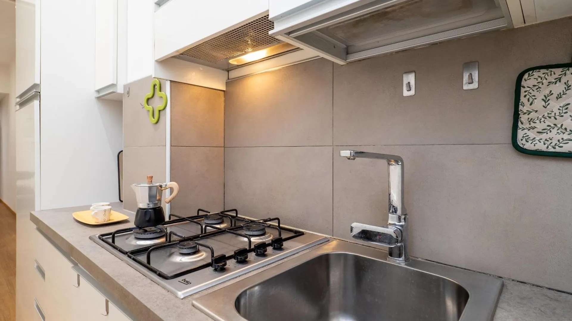Apartment Milano 5 Guests - Modern Apt With Balcony Italy