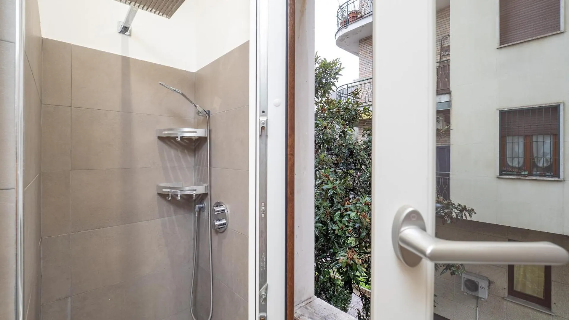 Apartment Milano 5 Guests - Modern Apt With Balcony