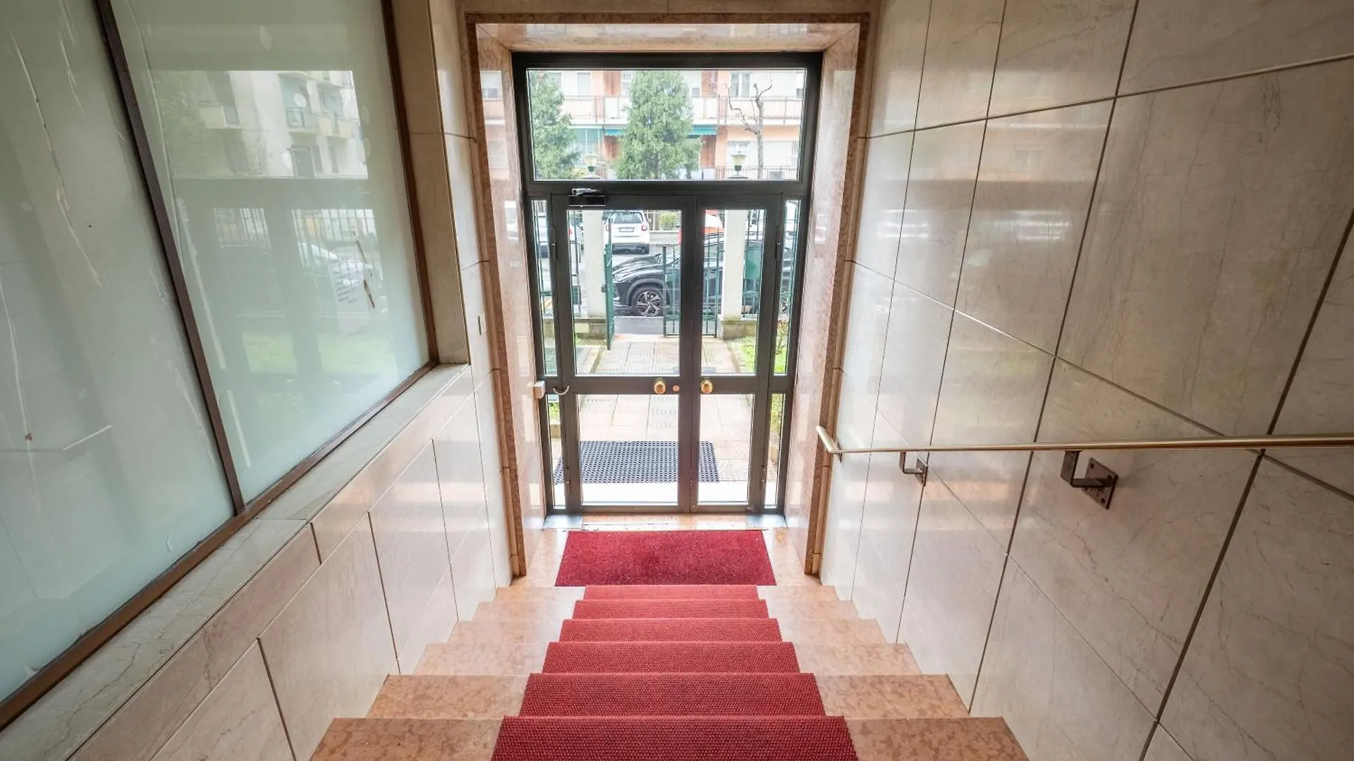 Milano 5 Guests - Modern Apt With Balcony 0*, Milan Italy