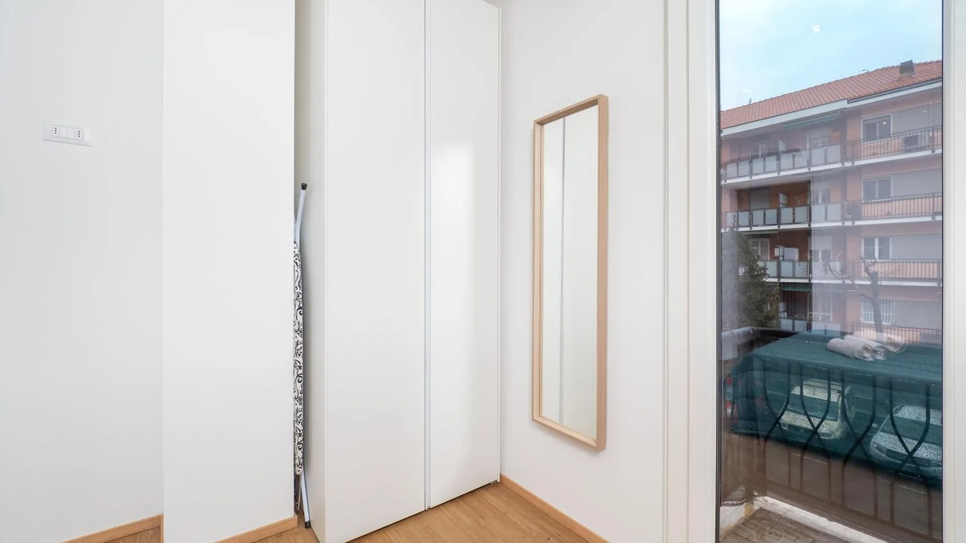 Apartment Milano 5 Guests - Modern Apt With Balcony Italy